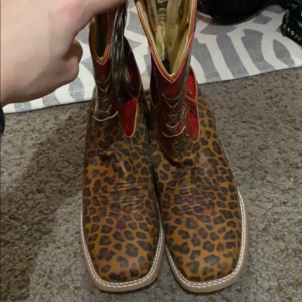 Cinch cheetah print boots 7.5 in women’s